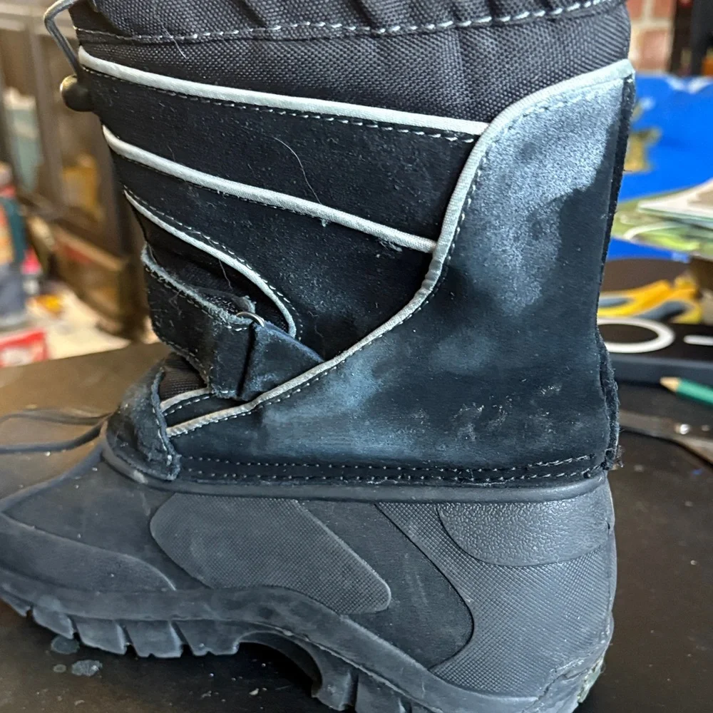 Totes Kids Black and Gray Snow Boots